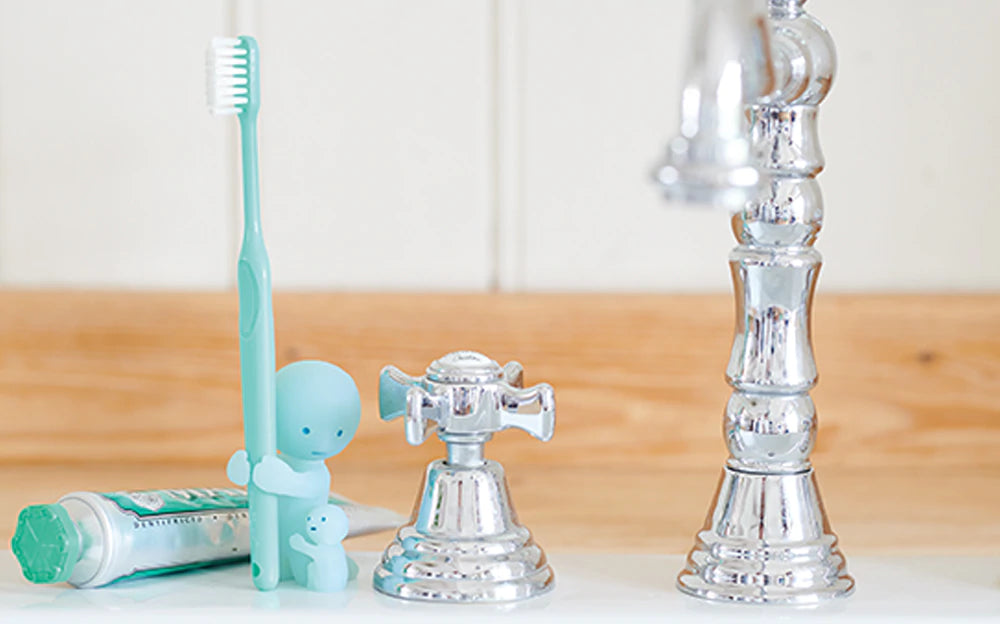 SMISKI Toothbrush Stand - Lumius Inc